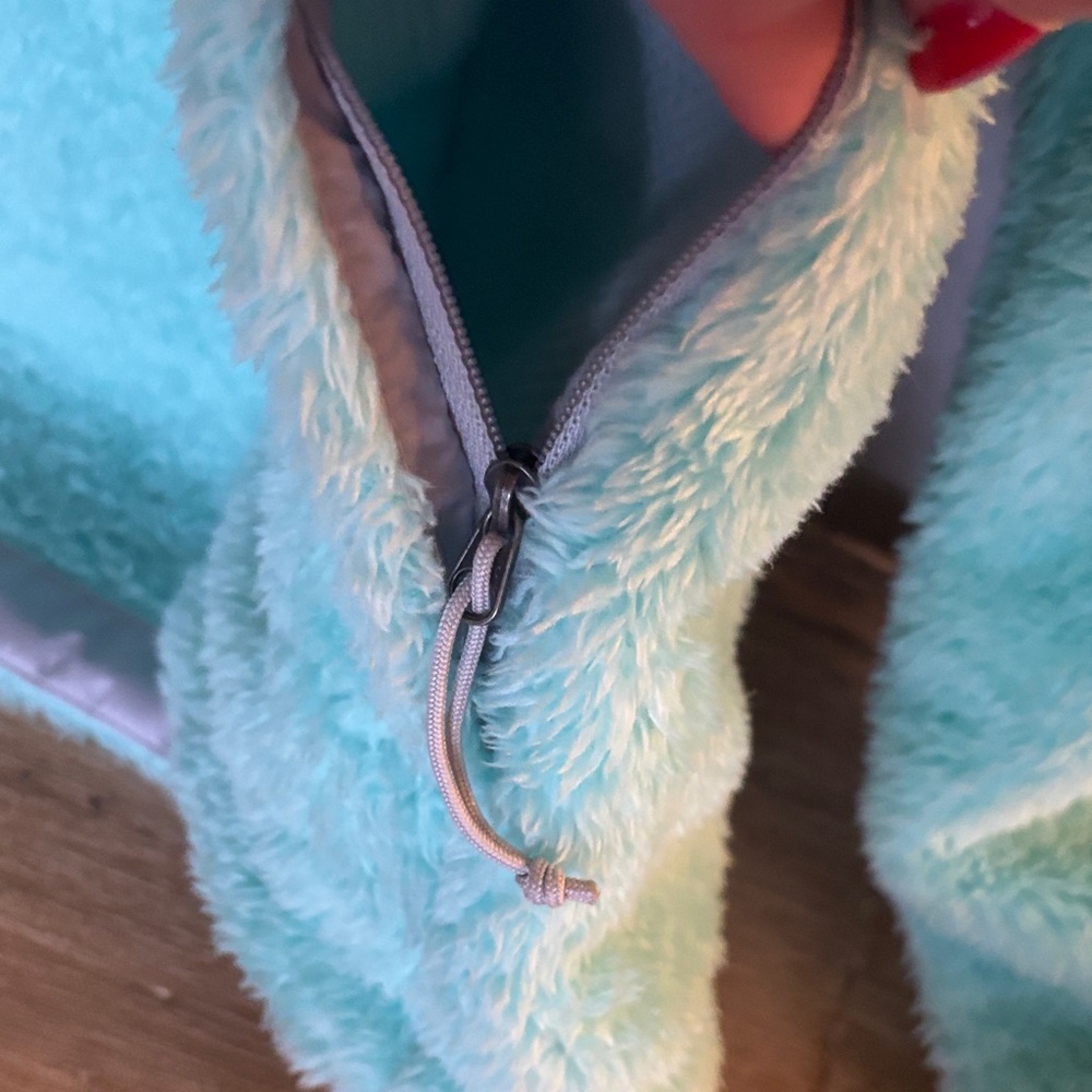The North Face Women’s Plush Full-Zip Teddy Jacket in Aqua - Picture 11 of 11